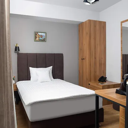 Hotel & Close To Old Town