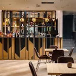 & Close To Old Town Hotell 3*