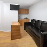 Hotel & Close To Old Town 3*