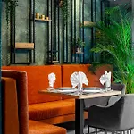 Hotel & Close To Old Town