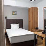 Hotel & Close To Old Town