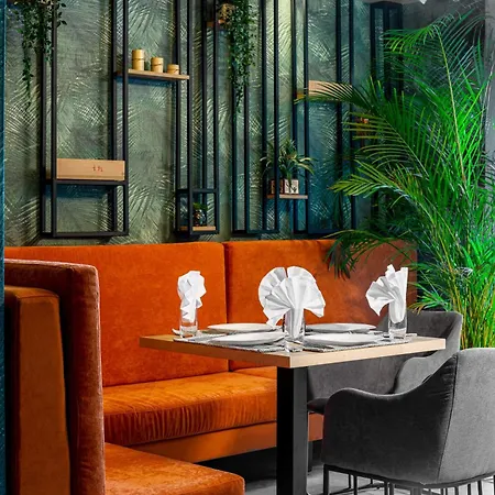 Hotell & Close To Old Town