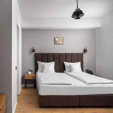 Hotel & Close To Old Town 3*