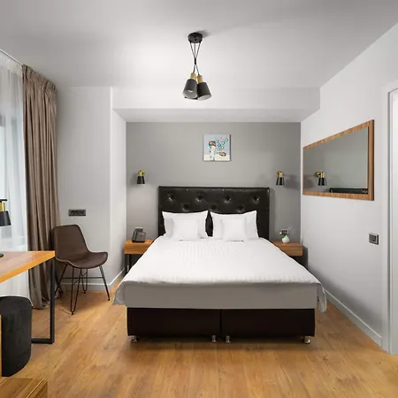 & Close To Old Town Hotel 3*
