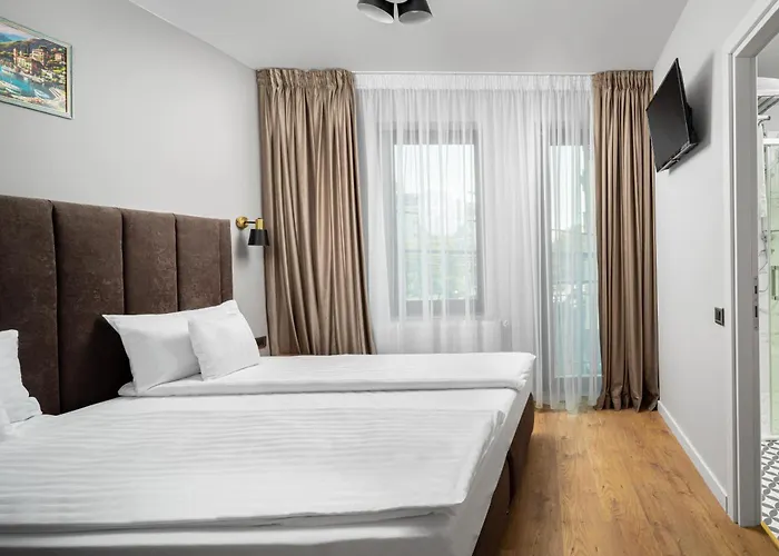 & Close To Old Town Hotel 3*