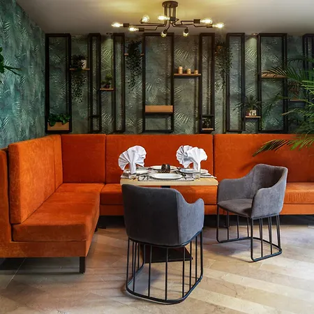 & Close To Old Town 3* Bucarest