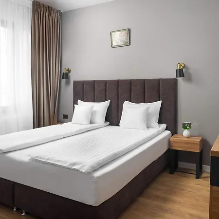 & Close To Old Town Hotel 3*