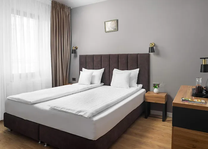 & Close To Old Town Hotel 3*