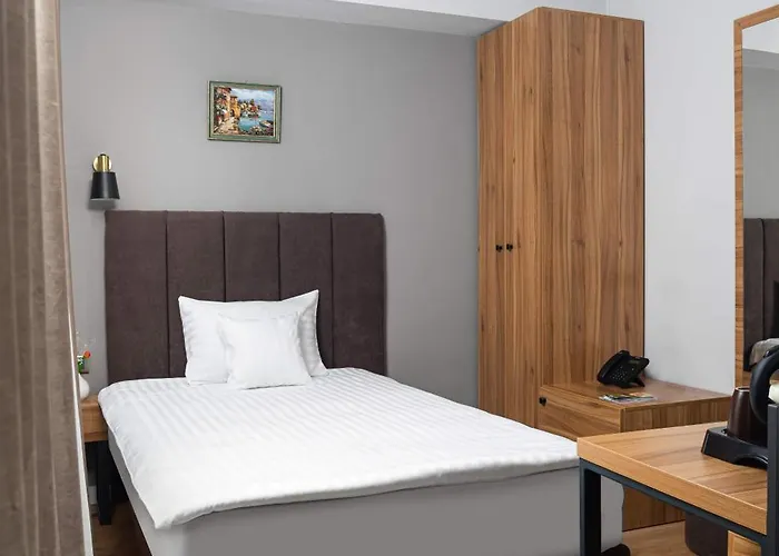 Hotel & Close To Old Town