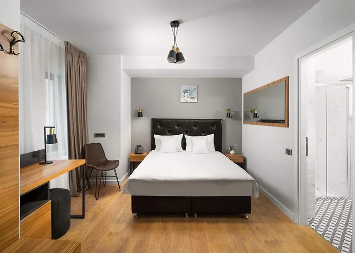 & Close To Old Town Hotel 3*